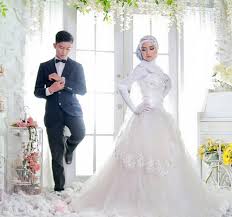 Gya pun juga terlihat cantik dengan make up yang tak terlalu tebal dan terkesan natural. Foto Prewedding Tanpa Sentuhan Ide Foto Prewed