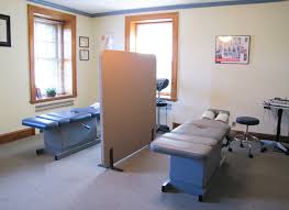 Berks County Chiropractor Nutritionist Fatkin Natural Healing Le client a obtenu des dizaines d'idees uniques de designers professionnels et a choisi son we are a chiropractic office looking for a new image/logo. fatkin natural healing