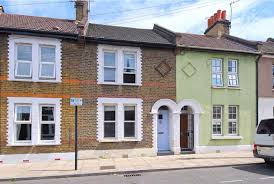 A superb two bedroom terraced house has come available to rent on woburn avenue, purley has been launched to the market by black + blanc. 2 Bedroom House For Rent Hackney London E9 House To Rent Let
