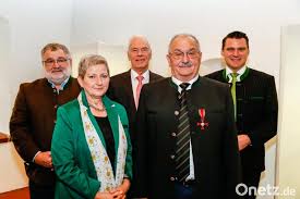 Bisher wurde der verdienstorden der bundesrepublik deutschland rund 257.000 mal verliehen (stand ende 2017). Hohe Ehre Fur Ameisen Retter Verdienstkreuz An Hubert Fleischmann Onetz