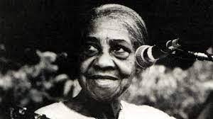 Elizabeth Cotten's Instagram, Twitter & Facebook