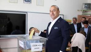 Dışişleri bakanı mevlüt çavuşoğlu, geçtiğimiz günlerde, eşi ile birlikte 50. Disisleri Bakani Mevlut Cavusoglu Oyunu Alanya Da Kullandi Siyaset Ileri Gazete