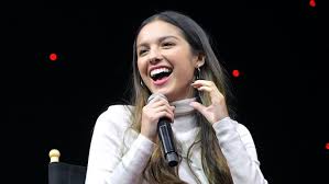 Olivia rodrigo (born february 20, 2003) is an american singer, songwriter and actress born in temecula, california. Olivia Rodrigo S Drivers License Is At No 1 For The Fifth Week