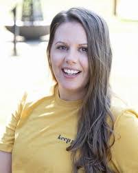 Tara Moen's Instagram, Twitter & Facebook