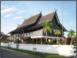 Seperti daerah lain di indonesia, kalimantan juga mempunyai rumah adat dengan ciri khas sendiri yang sebagian besar berbahan kayu dengan bentuk. Rumah Adat Kalimantan Tengah Rumah Betang My Life My Everything