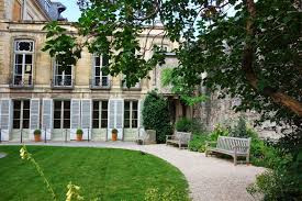 Paris Jardins Des Archives Nationales Une Traversee Hors Du Temps A La Beaute Saisissante Iiieme Jardins Jardin Francais Paris