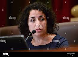 S alondra hi-res stock photography and images