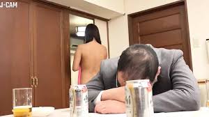 上司の奥さんが信じられないほど魅力的すぎて、私は...パート3