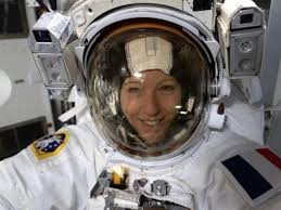Primeira astronauta francesa a caminhar no espaço retorna para concluir reparo na ISS