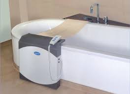 Diese badewannen einstiegshilfe fährt per fernsteuerung den betroffenen von einer meist aber auch für die linderung von beschwerden ist ein solcher lift eine große hilfe und wird immer häufiger. Anschaffung Eines Badewannenlifters