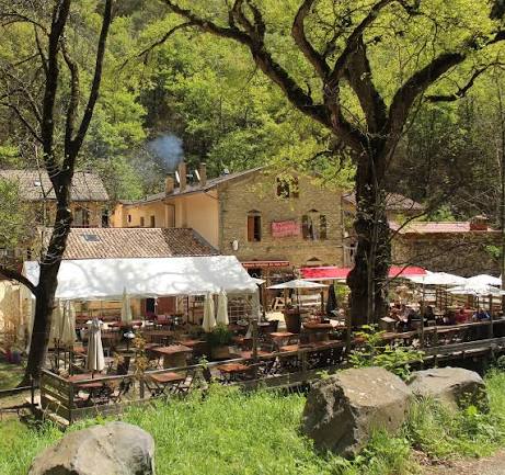 Le - Le Moulin de la Pipe ** en Drôme-Vercors. Auberge authentique centenaire 1918-2019. Logis de France. Maître Restaurateur. Terrasse en bord de rivière. Chambres douillettes et familiales. Bar - Snack toute