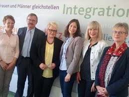 313,108 followers · news & media website. Donum Vitae Traf Sich Mit Familienministerin Anne Spiegel Ww Kurier De