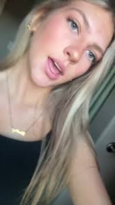 Hayes🐆🥂🍒 (@haileyy.starkeyyy)