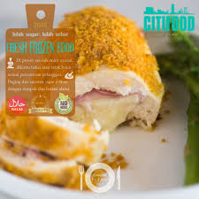 Veal or pork cordon bleu is made of veal or pork pounded thin and wrapped around a slice of ham and a slice of cheese. Jual Chicken Cordon Bleu Cordon Bleu Ayam Frozen Kota Bekasi Citifood Tokopedia