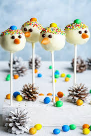 This cake pop christmas cake is so fun! 22 Christmas Cake Pops No One Will Be Able To Turn Down Christmas Cake Pop Recipe