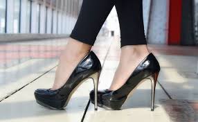 قد تحمل رؤية القبر في المنام أخبارا سارة، فمثلا إذا رأى شخص أعزب انه يحفر قبرا فإنه سوف يتزوج قريبا، و إذا رأى النائم نفسه يحفر قبرا فوق سطح منزله فإن عمره طويل ØªÙØ³ÙŠØ± Ø­Ù„Ù… Ø­Ø°Ø§Ø¡ Ø§Ø³ÙˆØ¯ Ø§Ù„Ø­Ø°Ø§Ø¡ Ø§Ù„Ø§Ø³ÙˆØ¯ ÙÙŠ Ø§Ù„Ù…Ù†Ø§Ù… Ù„Ù„Ø¹Ø²Ø¨Ø§Ø¡ ÙˆØ§Ù„Ø­Ø§Ù…Ù„ ÙˆØ§Ù„Ù…ØªØ²ÙˆØ¬Ø© Ø¯Ø±Ø§Ù…Ø§ Ù†ÙŠÙˆØ²