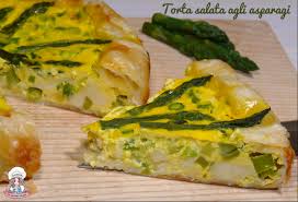 La torta salata che vi propongo è una rivisitazione della ricetta classica che ho sempre mangiato da bambina: Torta Salata Agli Asparagi Delicata E Gustosa