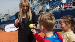 De 128e editie van het wimbledon championship vond plaats van maandag 23 juni tot en met zondag 6 juli 2014. Gluck In Der Liebe Pech Im Spiel Timea Bacsinszky Ich Habe In Meinem Leben Schon Zu Oft Schmerzmittel Genommen