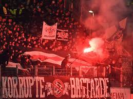 Die personalie möller war bisher nämlich von offizieller. Eintracht Frankfurt Ultras Mit Pyro Eklat Kapitan Rode Beleidigt Eintracht