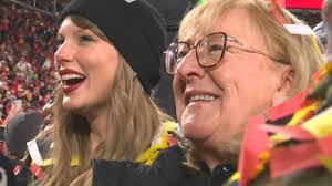 Nora Pugh's Instagram, Twitter & Facebook