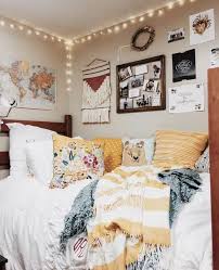 21 Cute Dorm Rooms We Re Obsessing Over Society19 Classy Dorm Room Dorm Room Inspiration Dorm Room Designs