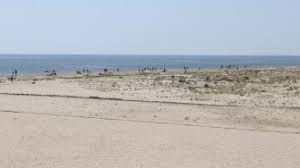 Sulina mai are și kilometri de plajă la marea neagră, însă aceasta nu atrage un număr mare de turiști. Foto Video Plaja Sulina Cea Mai FrumoasÄƒ PlajÄƒ SÄƒlbaticÄƒ Din Romania CivilizatÄƒ TuriÈ™tii Merg Acolo Pentru Nisipul Fin È™i Peisajele Superbe De La VÄƒrsarea DunÄƒrii In Marea NeagrÄƒ Gonext