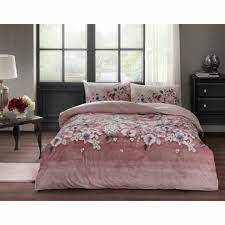 Taç coral çift kişilik pike takımı pike:200 x 230 lastikli çarşaf:160 x 200 2 adet yastık kılıfı:50 x 70 taç kalitesiyle %100 pamuktur. Tac Liza Ranforce Tek Kisilik Nevresim Takimi 47983 Tac