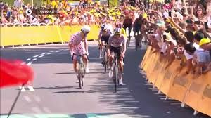 Histórico final del Tour por doble motivo: brutal victoria de Del Toro... y lo nunca visto que hace Pogacar