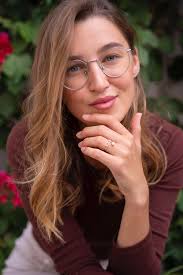 Hello everyone I'm nadin 21 years old I study economics in tor vergata I'm  English ￼ native speaker , looking for a babysitting job or teaching  English . I have been working