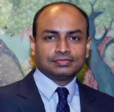 Omg this is extremely sad, my deepest sympathy to his mom, sisters, all  other relatives, friends, everyone in the film industry and fans around the  world. May his aatma move