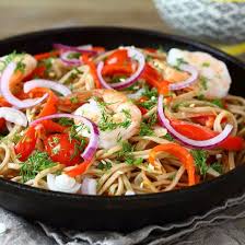 Nouilles Sautees Aux Crevettes Et Legumes Au Wok Recette Nouilles Sautees Aux Crevettes Wok De Legumes Nouilles Sautees