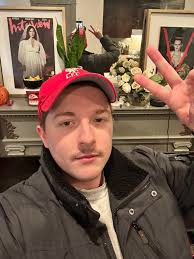 Hello 👋🏽 I'm looking for a male roommate for my boyfriend . Located in  chalet city! If you or someone you know is interested feel free to comment  or message me ☺️