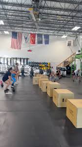 Start your week with power 💥 Kettlebell swings to wake the body up and set  the tone. Strong hips, strong mind — let’s get after it!, #MondayMotivation  #KettlebellSwings #StartStrong #CrossFit ...