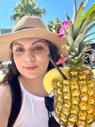 Best places near Waikiki for shaved ice and pineapple drinks