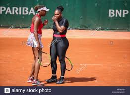 There was other reason to believe that, too—her lack of matches coming in. Paris Frankreich 30 Mai 2018 R L Serena Williams Venus Williams Usa Tennis R L Serena Williams Und Venus Williams Aus Den Vereinigten Staaten Wahrend Der Verdoppelt Die Erste Runde Der Frauen Match Bei