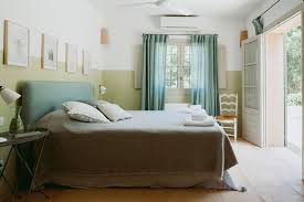 Une Maison En Pierres Avec Piscine A La Beaute Intemporelle Planete Deco A Homes World Maison En Pierre Deco Chambre En Suite