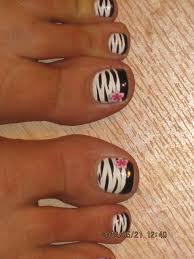 Black And White Striped Toe Nails Simple Nail Art Pedicure Designs Toe Nails Toe Nail Designs