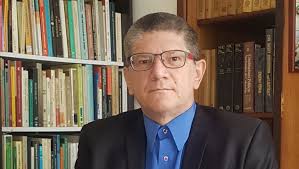 Quindiano ganó concurso internacional con ensayo que defiende la eutanasia -