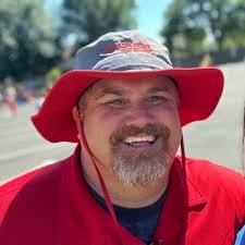 Robert Elrod's Instagram, Twitter & Facebook