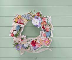 If you want a diy easter wreath that is colorful and really unique, this wreath that you make out of stick notes is it. 32 Diy Easter Wreath Ideas How To Make A Cute Easter Door Wreath