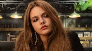 Ece Gürsel'den müzik dünyasına güçlü dönüş