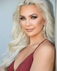 Karla Carter's Instagram, Twitter & Facebook