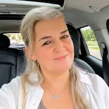 I have searched online before I asked this question, but do not see what I  am looking for. I am horribly allergic to wool but would very much like to  buy a