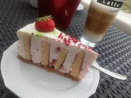 Erdbeer Holunderbluten Wickeltorte Rezept Frag Mutti Rezept Kuchen Und Torten Rezepte Torten