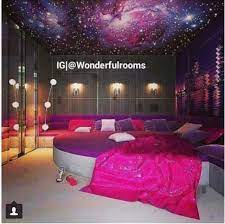 For The Master Bed Room Without Pink Bed Sheets And Maybe A Bit More Artsy Awesome Bedrooms Dream Rooms Cool Rooms