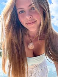 I love this little life 🌸🪩🐚📸