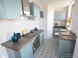 Une Cuisine Bleu Iceberg Fraiche Et Retro Cuisine Moderne Cuisines En Bois Fonce Cuisine Tendance