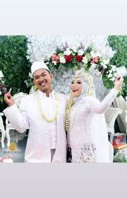 Ini foto tentang rasa sayang, sistem transportasi, wanita. Jaya Foto Studio Home Facebook