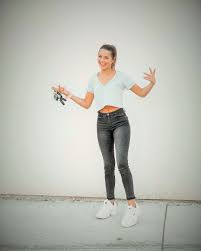 Pin Auf We Love Annie Jules Leblanc