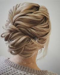 прическа на новый год на длинные волосы с челкой Originalnye Pricheski Na Novyj God 17 Potryasayushih Variantov Foto Long Hair Styles Wedding Hairstyles For Long Hair Hair Styles